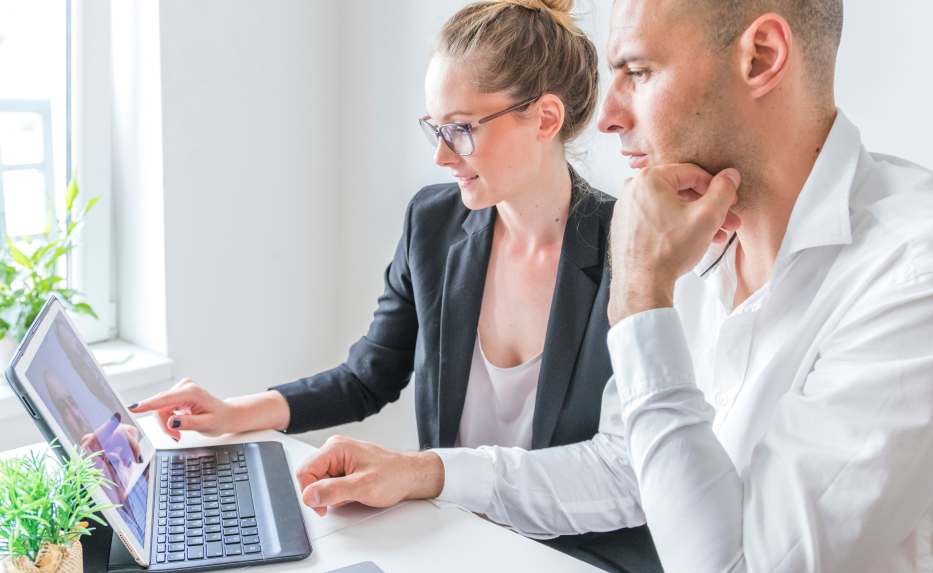 two-businesspeople-working-laptop-workplace 1